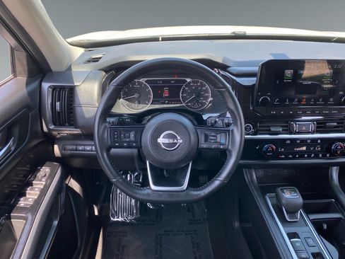 Used 2024 Nissan Pathfinder SL w/ Black Appearance Package FWD image 12