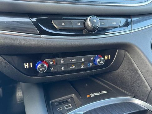Used 2022 Buick Enclave Premium image 19