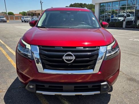 Used 2022 Nissan Pathfinder SL AWD/4WD image 2