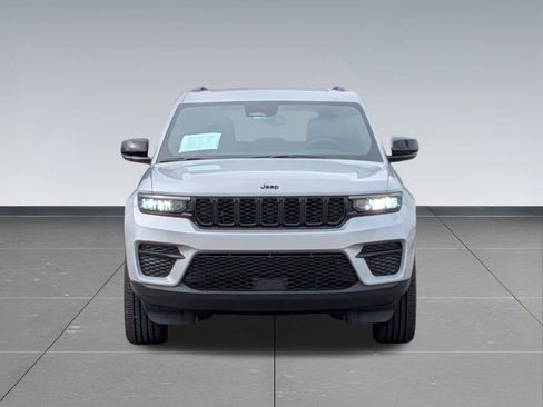 Used 2024 Jeep Grand Cherokee Altitude AWD/4WD image 8