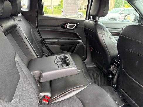 Used 2025 Jeep Compass Trailhawk AWD/4WD image 13