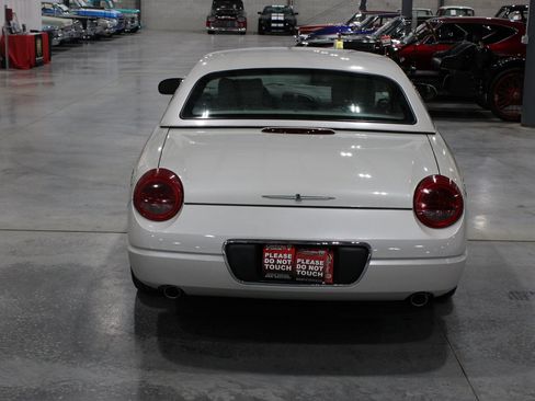 Used 2005 Ford Thunderbird 50th Anniversary RWD image 19