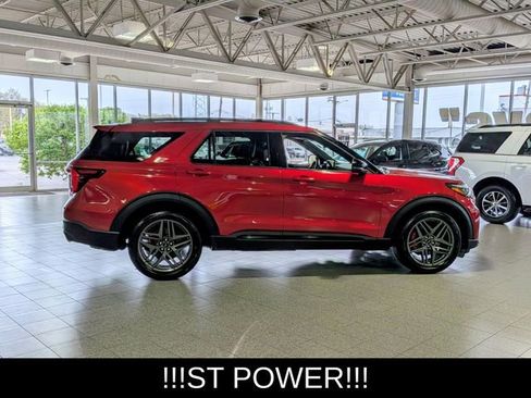Used 2025 Ford Explorer ST AWD/4WD image 9