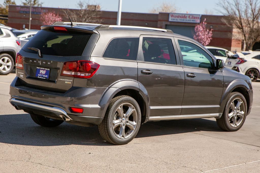 Used 2017 Dodge Journey Crossroad FWD image 5