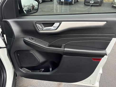 Used 2021 Ford Escape SE FWD image 25