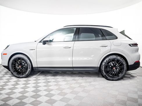 New 2026 Porsche Cayenne E-Hybrid image 2