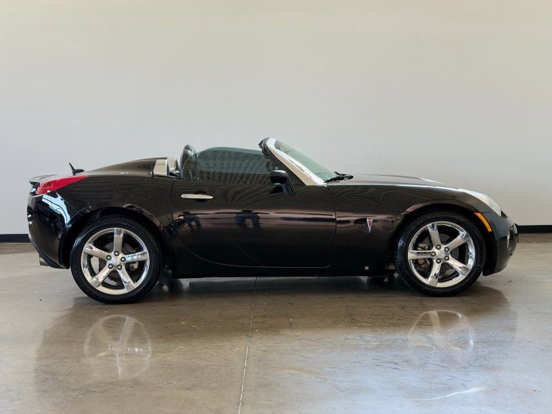 Used 2008 Pontiac Solstice GXP w/ Premium Package RWD image 12