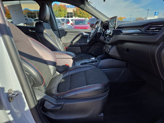 Used 2025 Ford Escape ST-Line Select AWD/4WD image 33