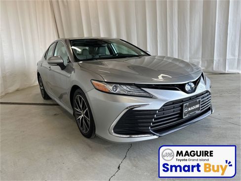Used 2021 Toyota Camry XLE w/ Navigation Upgrade Package image 28