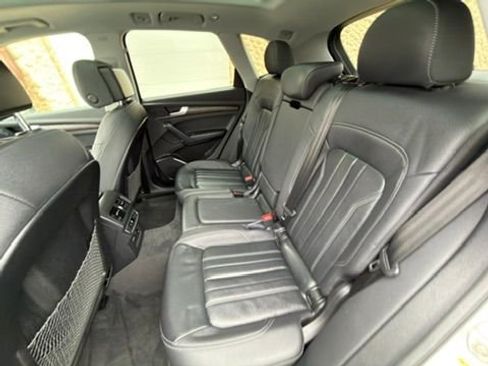 Used 2022 Audi Q5 2.0T Premium w/ Convenience Package AWD/4WD image 25