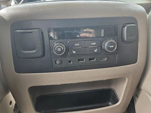 Used 2018 Chevrolet Suburban Premier image 19