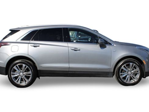 Used 2025 Cadillac XT5 Premium Luxury image 4
