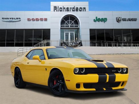 Used 2017 Dodge Challenger SRT Hellcat image 1