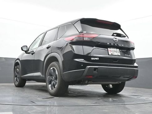 Used 2025 Nissan Rogue SV AWD/4WD image 30