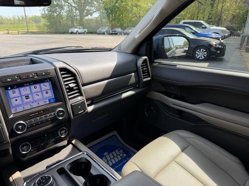 Used 2019 Ford Expedition Max XLT w/ Equipment Group 202A RWD image 19