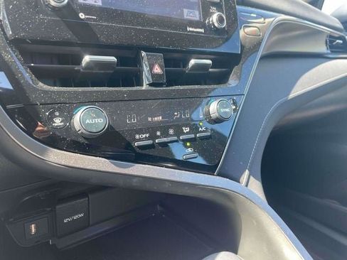 Used 2024 Toyota Camry SE w/ Cold Weather Package FWD image 33