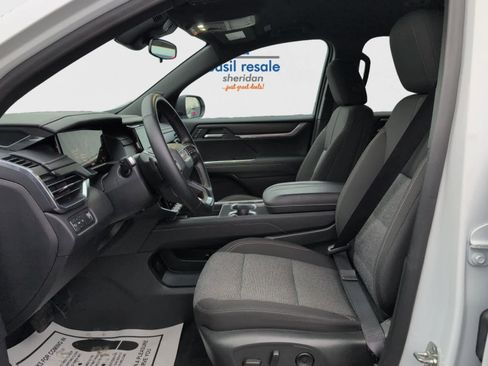 Used 2025 GMC Acadia Elevation image 12