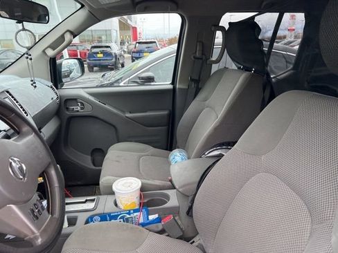 Used 2016 Nissan Frontier SV image 28