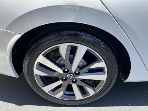Used 2020 Nissan Versa SR FWD image 46