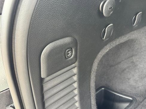 Used 2020 Jeep Grand Cherokee Overland image 6