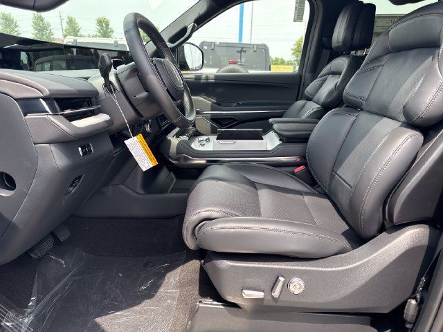 New 2027 Lincoln Navigator Reserve w/ Jet Appearance Package AWD/4WD image 21