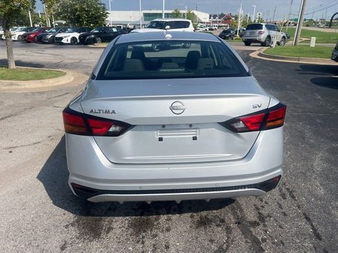 Used 2024 Nissan Altima 2.5 SV image 6