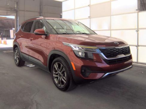 Used 2021 Kia Seltos S FWD image 2