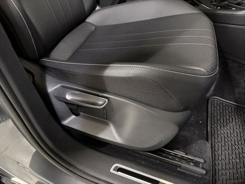 Certified 2024 Volkswagen Tiguan SE R-Line w/ MDO Package, Three-Row FWD image 37