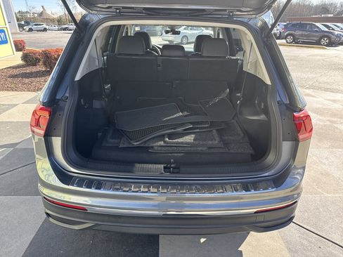 Used 2023 Volkswagen Tiguan SE image 33