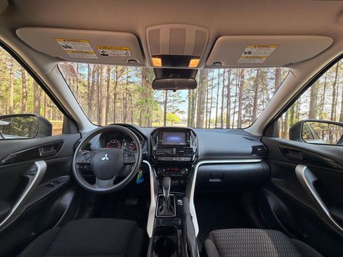 Used 2022 Mitsubishi Eclipse Cross ES AWD/4WD image 2