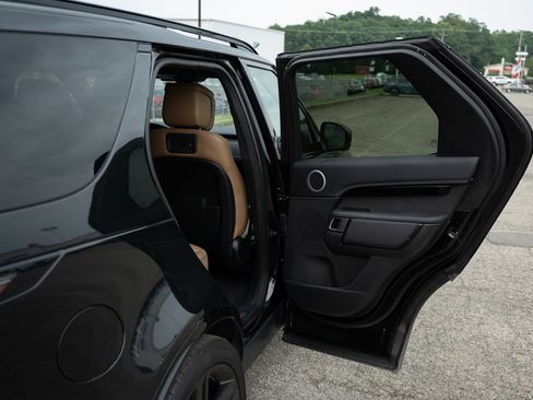 Used 2023 Land Rover Discovery HSE R-Dynamic AWD/4WD image 50
