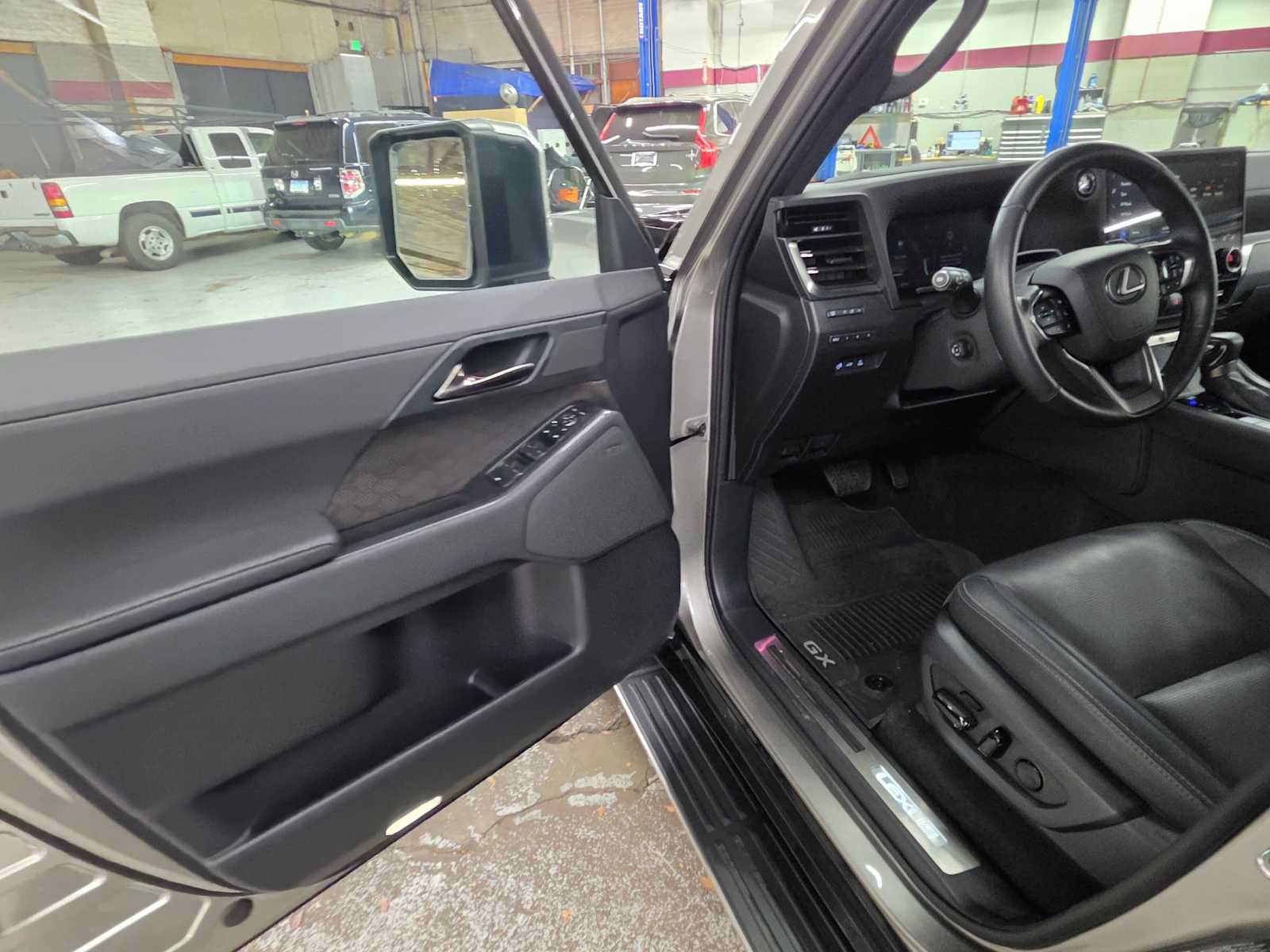 Used 2024 Lexus GX 550 w/ Cold Area Package AWD/4WD image 19
