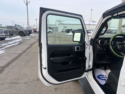 Used 2019 Jeep Wrangler Unlimited Sport image 10