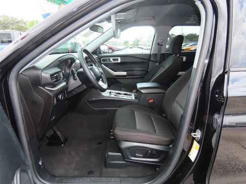 Used 2024 Ford Explorer XLT image 27