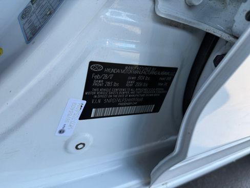 Used 2017 Hyundai Elantra SE FWD image 23