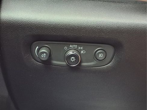 Used 2018 Chevrolet Traverse LT FWD image 12