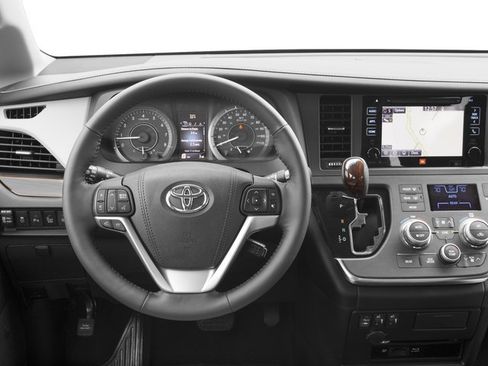 Used 2016 Toyota Sienna XLE Premium image 7