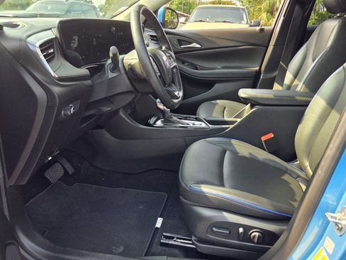 Certified 2025 Buick Encore GX Sport Touring w/ Comfort Package FWD image 9