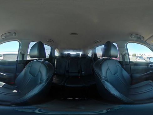 Used 2024 Kia Sorento S FWD image 45