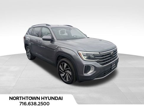 Used 2025 Volkswagen Atlas SE image 1