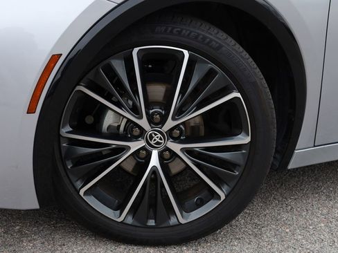 Used 2025 Toyota Prius XLE image 2