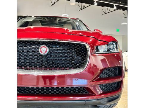 Used 2017 Jaguar F-PACE Premium image 5