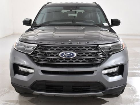 Used 2023 Ford Explorer XLT w/ Equipment Group 202A image 3