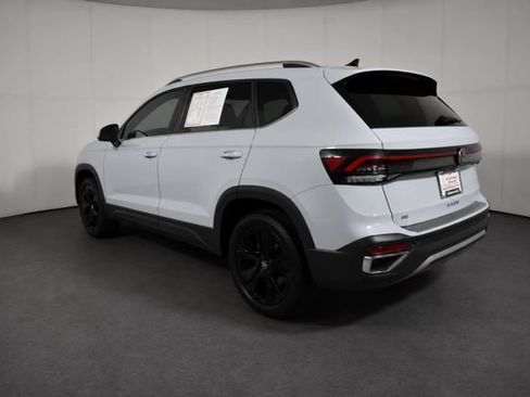 Used 2025 Volkswagen Taos SE w/ Black Wheel Package FWD image 6