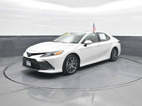 Used 2024 Toyota Camry XLE w/ Navigation Package FWD image 4