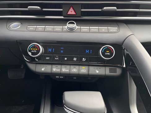 New 2025 Hyundai Elantra Limited image 33