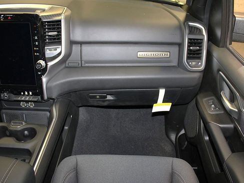 New 2026 RAM 1500 4x4 Crew Cab image 32