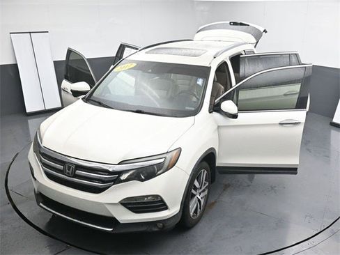 Used 2017 Honda Pilot Touring image 39
