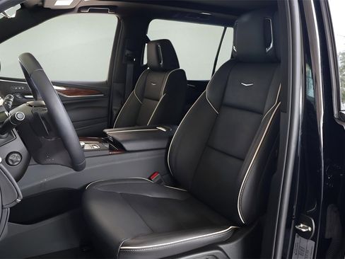 Certified 2024 Cadillac Escalade ESV Premium Luxury image 10