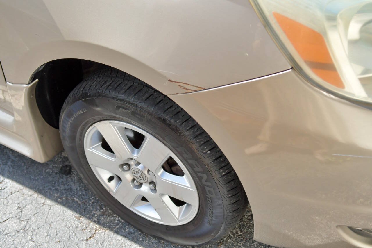 Used 2005 Toyota Sienna LE w/ Assistance Pkg 2 FWD image 39